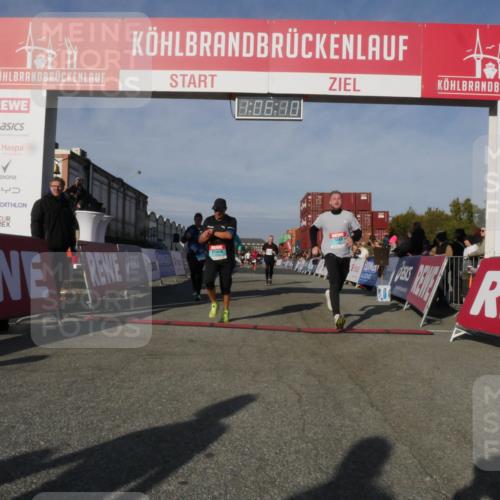 03.10.2025 - Köhlbrandbrückenlauf Matties Gatica Varas http://msf.ph/oto/9167154 03.10.2025 10:06:12 Ziel 1199, 1299, 1333, 1352, 1356, 1397, 1402, 1505, 3563, 3764 meine-sportfotos.de