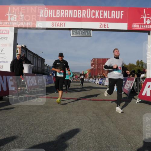 03.10.2025 - Köhlbrandbrückenlauf Matties Gatica Varas http://msf.ph/oto/9167156 03.10.2025 10:06:12 Ziel 1199, 1299, 1333, 1352, 1356, 1397, 1402, 1505, 3563, 3764 meine-sportfotos.de