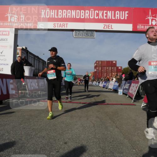 03.10.2025 - Köhlbrandbrückenlauf Matties Gatica Varas http://msf.ph/oto/9167158 03.10.2025 10:06:13 Ziel 1199, 1299, 1352, 1356, 1397, 1402, 1445, 3563, 3625, 3764 meine-sportfotos.de