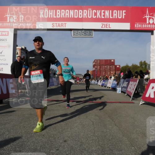 03.10.2025 - Köhlbrandbrückenlauf Matties Gatica Varas http://msf.ph/oto/9167159 03.10.2025 10:06:13 Ziel 1199, 1299, 1352, 1356, 1397, 1402, 1445, 3563, 3625, 3764 meine-sportfotos.de