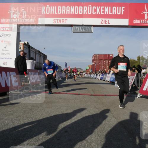 03.10.2025 - Köhlbrandbrückenlauf Matties Gatica Varas http://msf.ph/oto/9167167 03.10.2025 10:06:15 Ziel 1199, 1255, 1299, 1402, 1445, 3228, 3233, 3563, 3625, 3764 meine-sportfotos.de