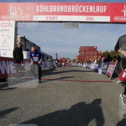 03.10.2025 - Köhlbrandbrückenlauf Matties Gatica Varas http://msf.ph/oto/9167168 03.10.2025 10:06:16 Ziel 1100, 1152, 1199, 1255, 1299, 1402, 1445, 3228, 3233, 3563, 3625 meine-sportfotos.de