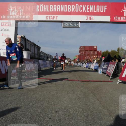 03.10.2025 - Köhlbrandbrückenlauf Matties Gatica Varas http://msf.ph/oto/9167172 03.10.2025 10:06:17 Ziel 1100, 1152, 1199, 1255, 1299, 1402, 1445, 3228, 3233, 3563, 3625 meine-sportfotos.de