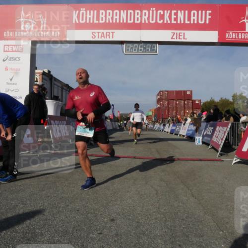 03.10.2025 - Köhlbrandbrückenlauf Matties Gatica Varas http://msf.ph/oto/9167179 03.10.2025 10:06:18 Ziel 1100, 1152, 1199, 1255, 1402, 1445, 3228, 3233, 3563, 3625 meine-sportfotos.de