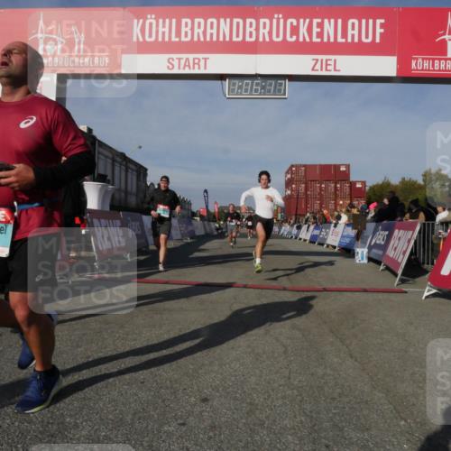 03.10.2025 - Köhlbrandbrückenlauf Matties Gatica Varas http://msf.ph/oto/9167181 03.10.2025 10:06:19 Ziel 1100, 1152, 1199, 1255, 1402, 1445, 3228, 3233, 3492, 3563, 3625 meine-sportfotos.de