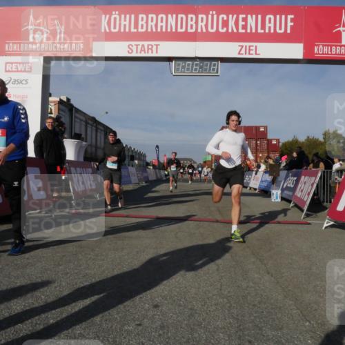 03.10.2025 - Köhlbrandbrückenlauf Matties Gatica Varas http://msf.ph/oto/9167183 03.10.2025 10:06:19 Ziel 1100, 1152, 1199, 1255, 1402, 1445, 3228, 3233, 3492, 3563, 3625 meine-sportfotos.de