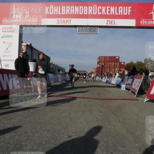03.10.2025 - Köhlbrandbrückenlauf Matties Gatica Varas http://msf.ph/oto/9167186 03.10.2025 10:06:20 Ziel 1100, 1152, 1199, 1255, 1402, 1445, 3228, 3233, 3492, 3625, 3656 meine-sportfotos.de