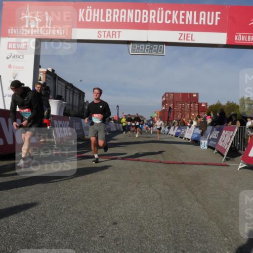 03.10.2025 - Köhlbrandbrückenlauf Matties Gatica Varas http://msf.ph/oto/9167192 03.10.2025 10:06:22 Ziel 1100, 1152, 1255, 1445, 3228, 3233, 3492, 3625, 3656 meine-sportfotos.de