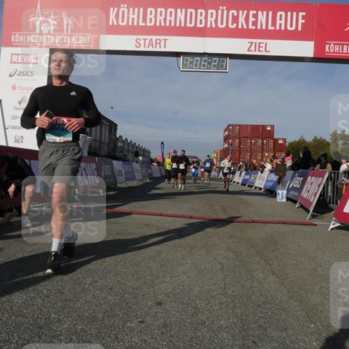 03.10.2025 - Köhlbrandbrückenlauf Matties Gatica Varas http://msf.ph/oto/9167196 03.10.2025 10:06:23 Ziel 1100, 1152, 1255, 1445, 3228, 3233, 3492, 3625, 3656 meine-sportfotos.de