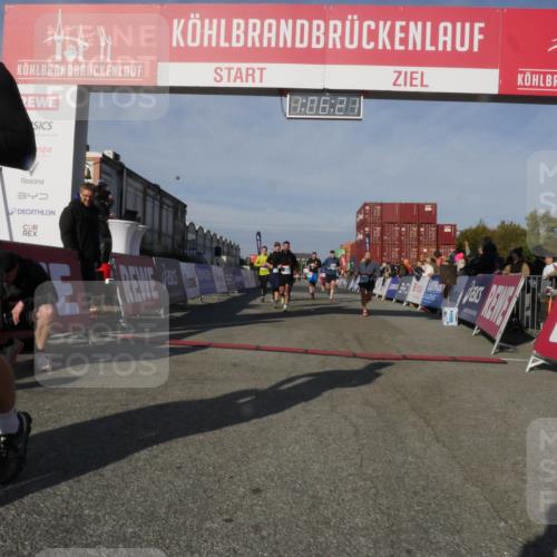 03.10.2025 - Köhlbrandbrückenlauf Matties Gatica Varas http://msf.ph/oto/9167197 03.10.2025 10:06:23 Ziel 1100, 1152, 1255, 1445, 3228, 3233, 3492, 3625, 3656 meine-sportfotos.de