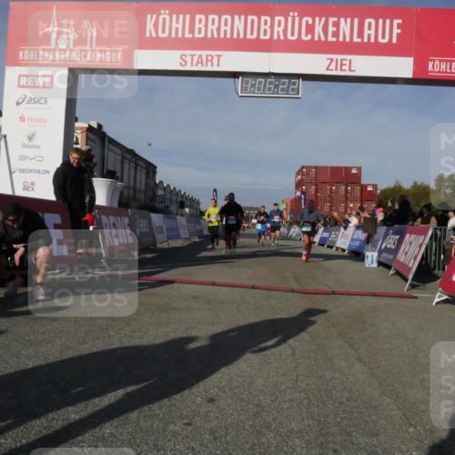 03.10.2025 - Köhlbrandbrückenlauf Matties Gatica Varas http://msf.ph/oto/9167199 03.10.2025 10:06:24 Ziel 1100, 1152, 1255, 1445, 3228, 3233, 3492, 3625, 3656 meine-sportfotos.de
