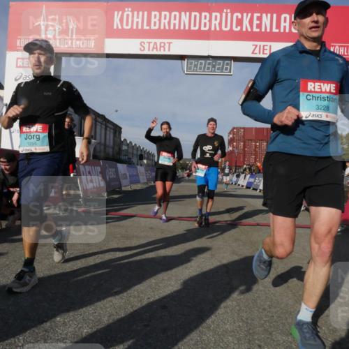 03.10.2025 - Köhlbrandbrückenlauf Matties Gatica Varas http://msf.ph/oto/9167214 03.10.2025 10:06:28 Ziel 1100, 1152, 1722, 2793, 3188, 3492, 3656 meine-sportfotos.de