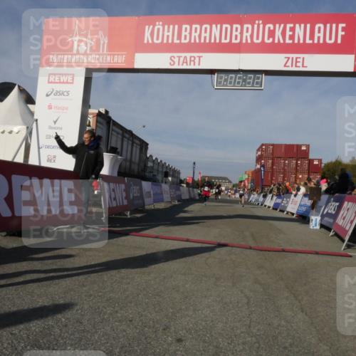 03.10.2025 - Köhlbrandbrückenlauf Matties Gatica Varas http://msf.ph/oto/9167239 03.10.2025 10:06:34 Ziel 1066, 1722, 2431, 2793, 3016, 3188 meine-sportfotos.de