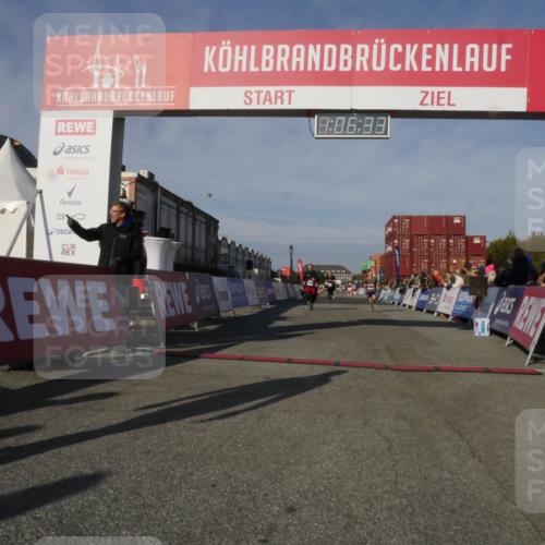 03.10.2025 - Köhlbrandbrückenlauf Matties Gatica Varas http://msf.ph/oto/9167241 03.10.2025 10:06:35 Ziel 1066, 1722, 2431, 2793, 3016, 3188 meine-sportfotos.de