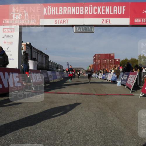 03.10.2025 - Köhlbrandbrückenlauf Matties Gatica Varas http://msf.ph/oto/9167246 03.10.2025 10:06:36 Ziel 1066, 1722, 2431, 2793, 3016, 3188 meine-sportfotos.de