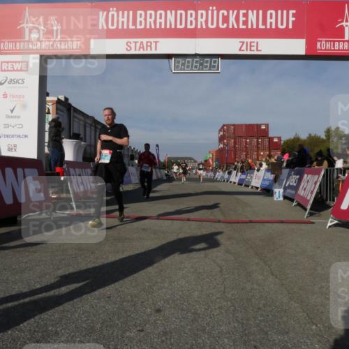 03.10.2025 - Köhlbrandbrückenlauf Matties Gatica Varas http://msf.ph/oto/9167264 03.10.2025 10:06:40 Ziel 1066, 2431, 2793, 3016, 3177, 3411, 3481 meine-sportfotos.de