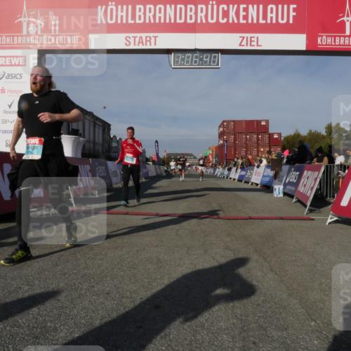03.10.2025 - Köhlbrandbrückenlauf Matties Gatica Varas http://msf.ph/oto/9167267 03.10.2025 10:06:41 Ziel 1066, 2431, 3016, 3177, 3411, 3481 meine-sportfotos.de