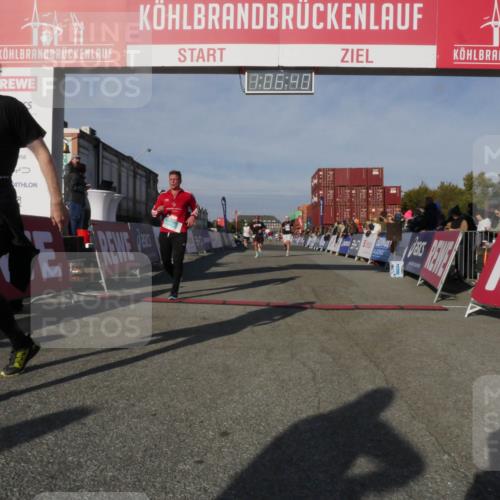 03.10.2025 - Köhlbrandbrückenlauf Matties Gatica Varas http://msf.ph/oto/9167269 03.10.2025 10:06:42 Ziel 1066, 2431, 3016, 3177, 3198, 3411, 3481 meine-sportfotos.de