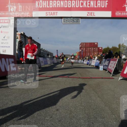 03.10.2025 - Köhlbrandbrückenlauf Matties Gatica Varas http://msf.ph/oto/9167274 03.10.2025 10:06:43 Ziel 1449, 2431, 3016, 3177, 3198, 3411, 3481 meine-sportfotos.de