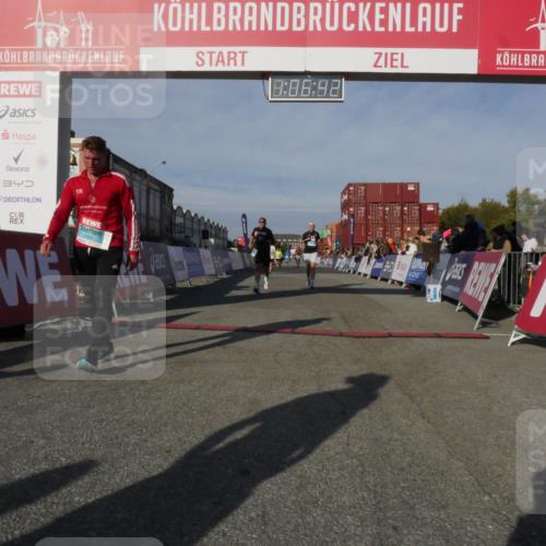 03.10.2025 - Köhlbrandbrückenlauf Matties Gatica Varas http://msf.ph/oto/9167276 03.10.2025 10:06:44 Ziel 1449, 2431, 3016, 3177, 3198, 3411, 3481 meine-sportfotos.de