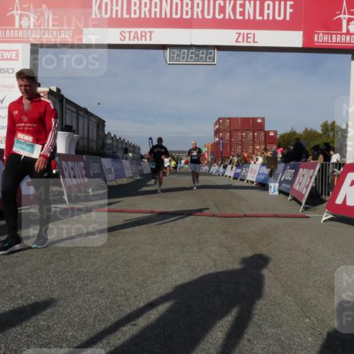 03.10.2025 - Köhlbrandbrückenlauf Matties Gatica Varas http://msf.ph/oto/9167278 03.10.2025 10:06:44 Ziel 1449, 2431, 3016, 3177, 3198, 3411, 3481 meine-sportfotos.de