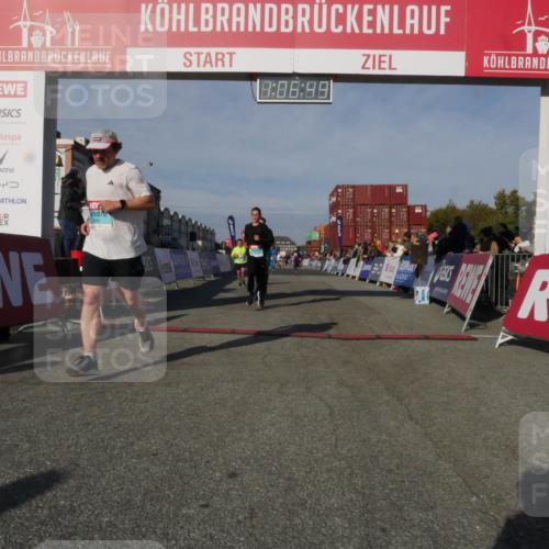 03.10.2025 - Köhlbrandbrückenlauf Matties Gatica Varas http://msf.ph/oto/9167294 03.10.2025 10:06:50 Ziel 1125, 1328, 1449, 1559, 3177, 3198, 3341, 3411, 3481 meine-sportfotos.de