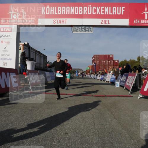 03.10.2025 - Köhlbrandbrückenlauf Matties Gatica Varas http://msf.ph/oto/9167296 03.10.2025 10:06:51 Ziel 1125, 1328, 1449, 1559, 1680, 3177, 3198, 3341, 3411 meine-sportfotos.de