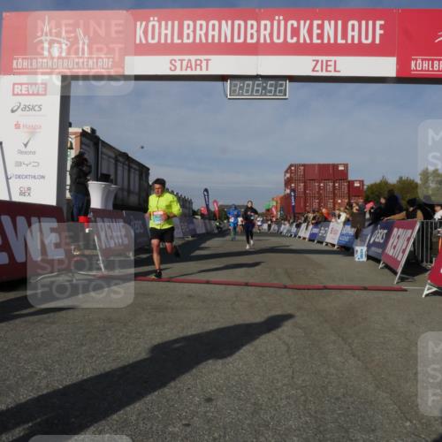 03.10.2025 - Köhlbrandbrückenlauf Matties Gatica Varas http://msf.ph/oto/9167301 03.10.2025 10:06:54 Ziel 1125, 1328, 1449, 1559, 1680, 2716, 3198, 3320, 3341 meine-sportfotos.de