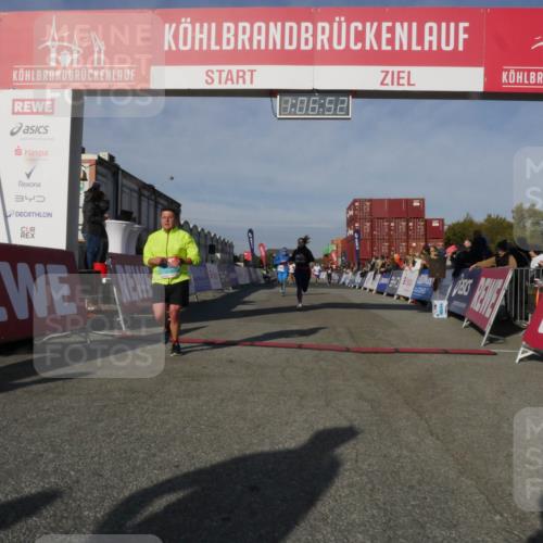 03.10.2025 - Köhlbrandbrückenlauf Matties Gatica Varas http://msf.ph/oto/9167302 03.10.2025 10:06:54 Ziel 1125, 1328, 1449, 1559, 1680, 2716, 3198, 3320, 3341 meine-sportfotos.de