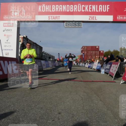 03.10.2025 - Köhlbrandbrückenlauf Matties Gatica Varas http://msf.ph/oto/9167303 03.10.2025 10:06:55 Ziel 1125, 1328, 1412, 1449, 1559, 1582, 1680, 2716, 3320, 3341 meine-sportfotos.de