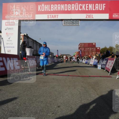 03.10.2025 - Köhlbrandbrückenlauf Matties Gatica Varas http://msf.ph/oto/9167310 03.10.2025 10:06:58 Ziel 1125, 1301, 1328, 1412, 1559, 1582, 1680, 2716, 3320, 3341 meine-sportfotos.de