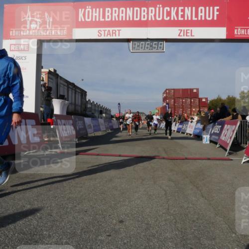 03.10.2025 - Köhlbrandbrückenlauf Matties Gatica Varas http://msf.ph/oto/9167314 03.10.2025 10:07:00 Ziel 1125, 1301, 1412, 1559, 1582, 1680, 2716, 3320, 3341 meine-sportfotos.de