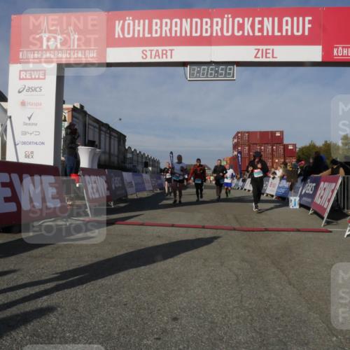 03.10.2025 - Köhlbrandbrückenlauf Matties Gatica Varas http://msf.ph/oto/9167316 03.10.2025 10:07:01 Ziel 1125, 1301, 1412, 1559, 1582, 1680, 2716, 3320, 3341 meine-sportfotos.de