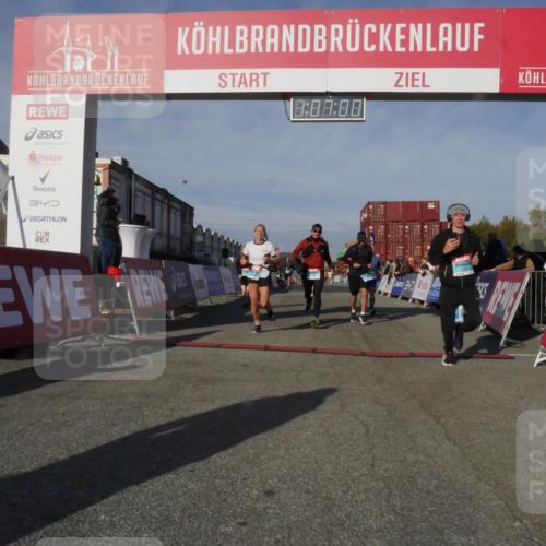 03.10.2025 - Köhlbrandbrückenlauf Matties Gatica Varas http://msf.ph/oto/9167318 03.10.2025 10:07:02 Ziel 1125, 1301, 1412, 1559, 1582, 1628, 1680, 2716, 3320, 3341 meine-sportfotos.de