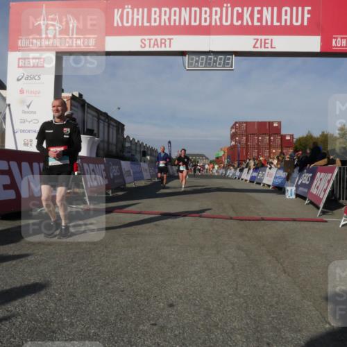 03.10.2025 - Köhlbrandbrückenlauf Matties Gatica Varas http://msf.ph/oto/9167325 03.10.2025 10:07:05 Ziel 1301, 1412, 1496, 1582, 1628, 1730, 2671, 2981, 2983, 3585 meine-sportfotos.de