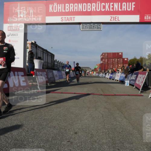 03.10.2025 - Köhlbrandbrückenlauf Matties Gatica Varas http://msf.ph/oto/9167326 03.10.2025 10:07:06 Ziel 1301, 1412, 1496, 1582, 1628, 1730, 2671, 2794, 2981, 2983, 3585 meine-sportfotos.de