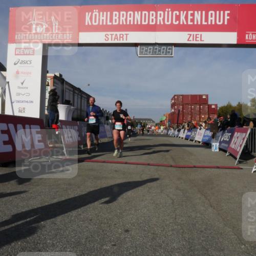03.10.2025 - Köhlbrandbrückenlauf Matties Gatica Varas http://msf.ph/oto/9167328 03.10.2025 10:07:07 Ziel 1301, 1412, 1496, 1582, 1628, 1730, 2671, 2794, 2903, 2981, 2983, 3585 meine-sportfotos.de