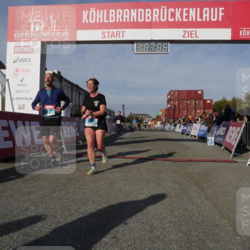03.10.2025 - Köhlbrandbrückenlauf Matties Gatica Varas http://msf.ph/oto/9167330 03.10.2025 10:07:08 Ziel 1301, 1496, 1628, 1730, 2671, 2794, 2903, 2981, 2983, 3585 meine-sportfotos.de