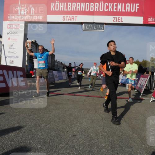 03.10.2025 - Köhlbrandbrückenlauf Matties Gatica Varas http://msf.ph/oto/9167346 03.10.2025 10:07:16 Ziel 1134, 1189, 1208, 1486, 1496, 1519, 1730, 2671, 2794, 2903, 3434 meine-sportfotos.de