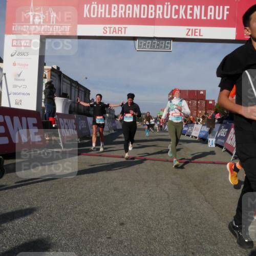 03.10.2025 - Köhlbrandbrückenlauf Matties Gatica Varas http://msf.ph/oto/9167348 03.10.2025 10:07:17 Ziel 1134, 1189, 1208, 1486, 1519, 2671, 2794, 2903, 3434, 3603 meine-sportfotos.de