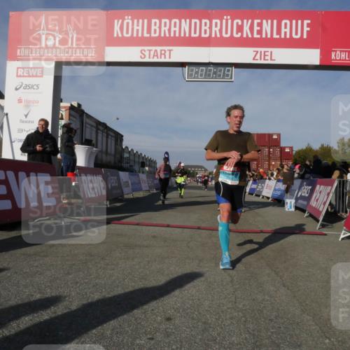 03.10.2025 - Köhlbrandbrückenlauf Matties Gatica Varas http://msf.ph/oto/9167356 03.10.2025 10:07:20 Ziel 1134, 1148, 1189, 1208, 1486, 1519, 3300, 3434, 3603 meine-sportfotos.de
