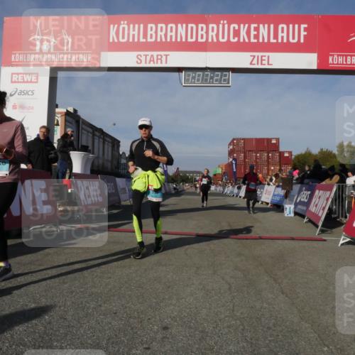 03.10.2025 - Köhlbrandbrückenlauf Matties Gatica Varas http://msf.ph/oto/9167364 03.10.2025 10:07:24 Ziel 1134, 1148, 1208, 3300, 3603 meine-sportfotos.de