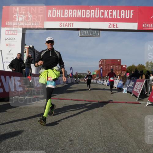 03.10.2025 - Köhlbrandbrückenlauf Matties Gatica Varas http://msf.ph/oto/9167365 03.10.2025 10:07:25 Ziel 1134, 1148, 1208, 3300, 3603 meine-sportfotos.de