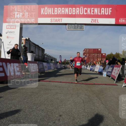 03.10.2025 - Köhlbrandbrückenlauf Matties Gatica Varas http://msf.ph/oto/9167373 03.10.2025 10:07:28 Ziel 1148, 1410, 2761, 3300, 3425, 3426, 3603 meine-sportfotos.de