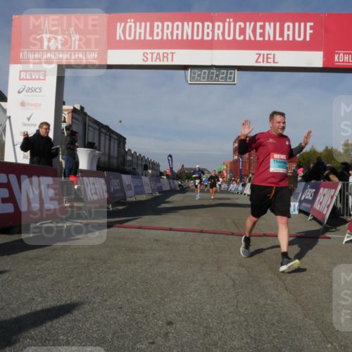 03.10.2025 - Köhlbrandbrückenlauf Matties Gatica Varas http://msf.ph/oto/9167375 03.10.2025 10:07:29 Ziel 1148, 1410, 2696, 2761, 3300, 3425, 3426, 3603 meine-sportfotos.de