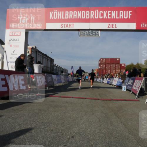 03.10.2025 - Köhlbrandbrückenlauf Matties Gatica Varas http://msf.ph/oto/9167378 03.10.2025 10:07:31 Ziel 1148, 1410, 1774, 2696, 2761, 3300, 3425, 3426 meine-sportfotos.de
