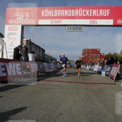 03.10.2025 - Köhlbrandbrückenlauf Matties Gatica Varas http://msf.ph/oto/9167379 03.10.2025 10:07:31 Ziel 1148, 1410, 1774, 2696, 2761, 3300, 3425, 3426 meine-sportfotos.de