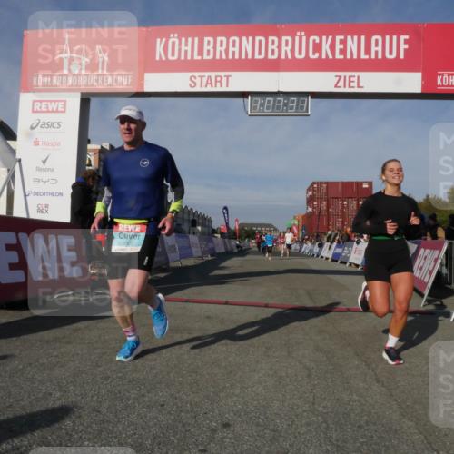03.10.2025 - Köhlbrandbrückenlauf Matties Gatica Varas http://msf.ph/oto/9167382 03.10.2025 10:07:33 Ziel 1410, 1532, 1774, 2696, 2761, 3425, 3426 meine-sportfotos.de