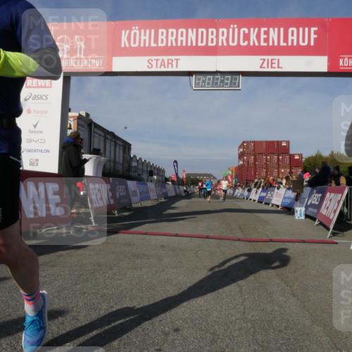 03.10.2025 - Köhlbrandbrückenlauf Matties Gatica Varas http://msf.ph/oto/9167383 03.10.2025 10:07:33 Ziel 1410, 1532, 1774, 2696, 2761, 3425, 3426 meine-sportfotos.de
