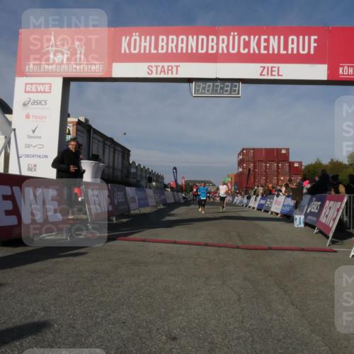 03.10.2025 - Köhlbrandbrückenlauf Matties Gatica Varas http://msf.ph/oto/9167386 03.10.2025 10:07:35 Ziel 1014, 1410, 1532, 1764, 1774, 1886, 2696, 2761, 3425, 3426, 3497 meine-sportfotos.de